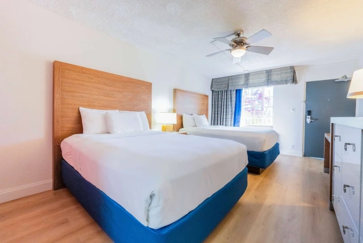 Standard Quadruple room with courtyard view