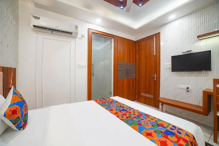 Fabhotel Eminent