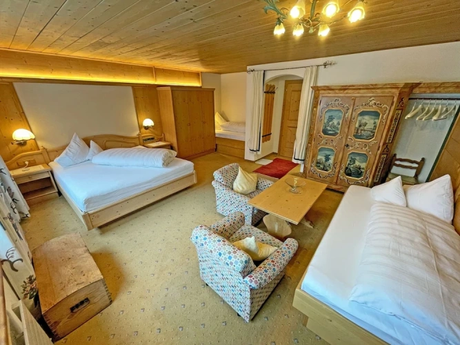 Deluxe Triple room with mountain view