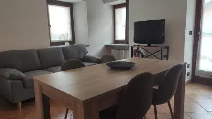 Tra Montagna E Citta