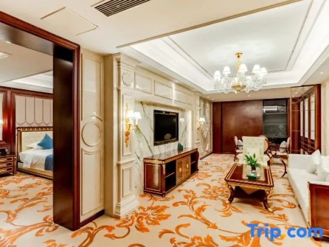 Deluxe Suite