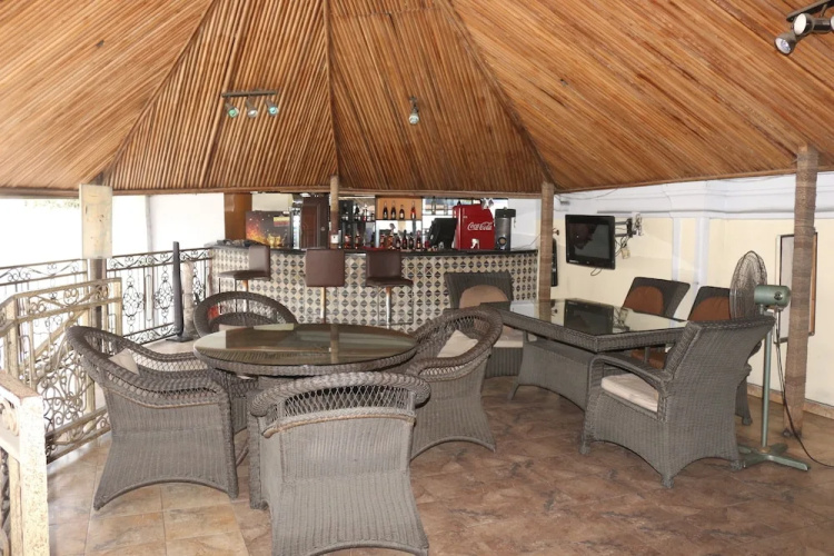 Au-delà des Frontieres Hotel