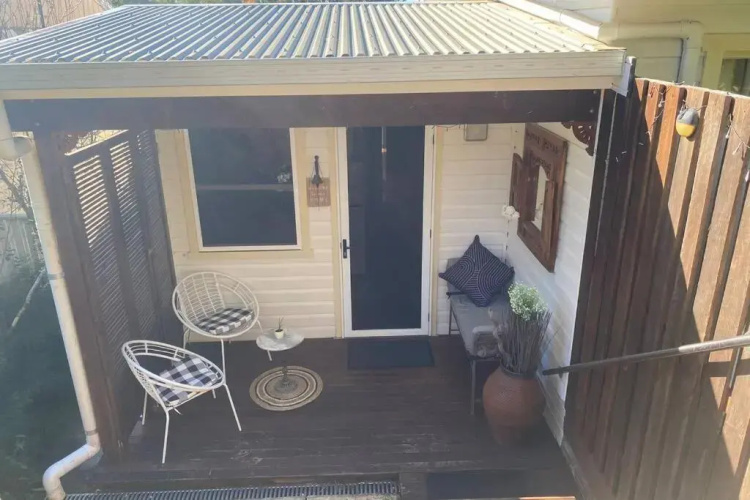 Cozy self-contained unit surrounded by nature