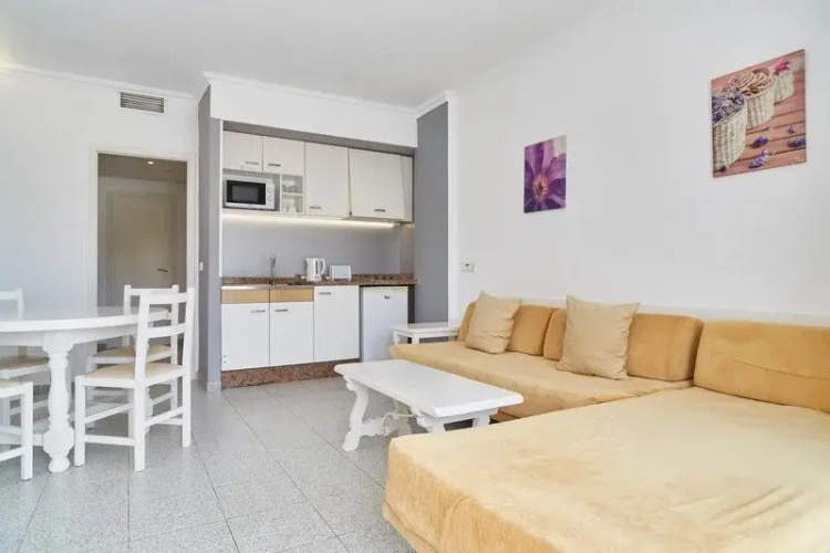 Invisa Aparthotel Casa Luis