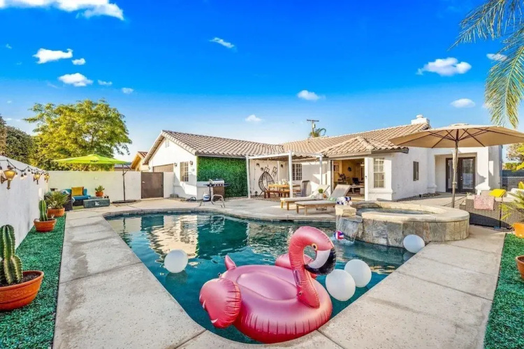 Relaxing 4BR Retreat w/ Refreshing Pool