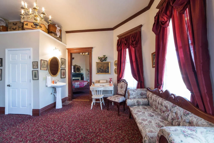 Grand Victorian Inn
