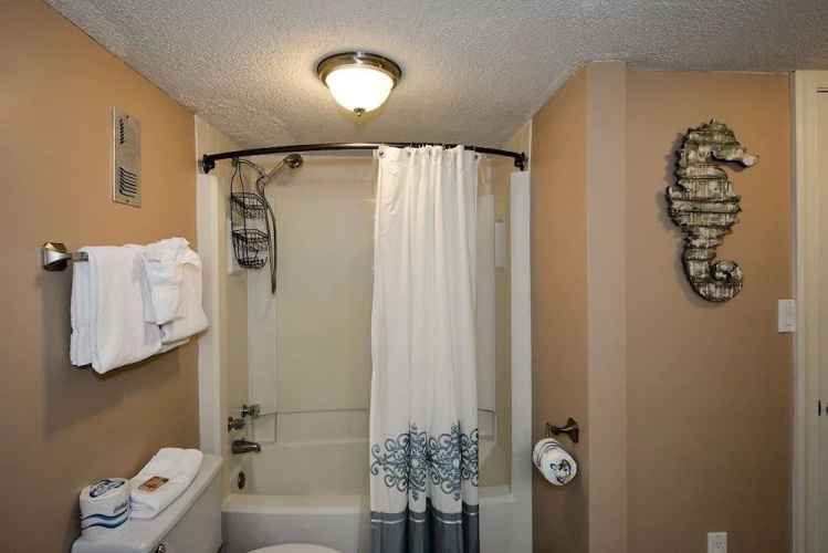 2082 Shoreline Condo
