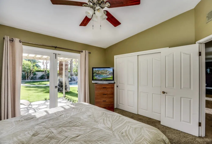 3br/3ba Pool/ Jacuzzi. Fire Pit In Palm Springs 3 Bedroom Home