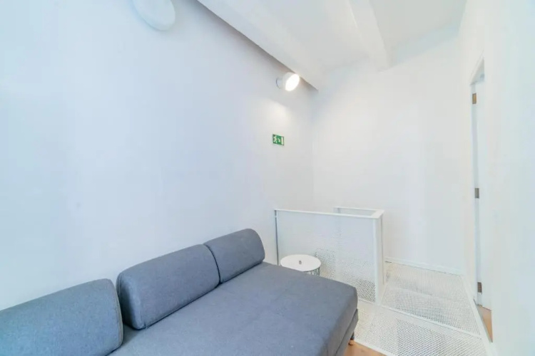 AF 1 - Modern 1BR duplex