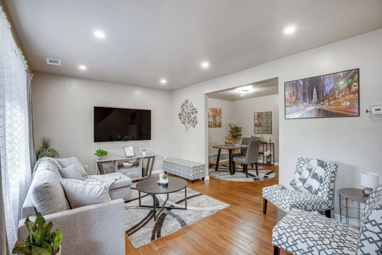 3 Bedrooms Apartment