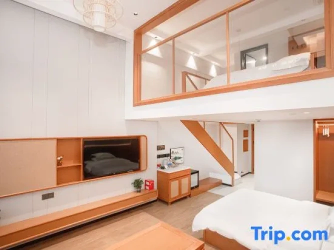 Standard Twin room with view