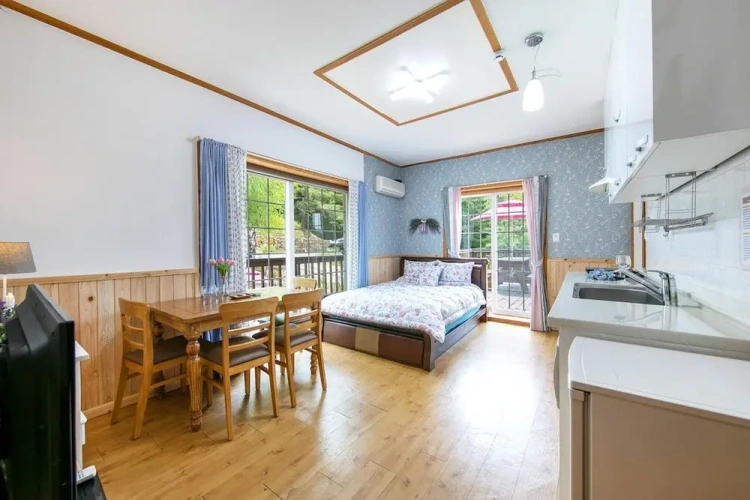 1 Bedroom Standard room with balcony