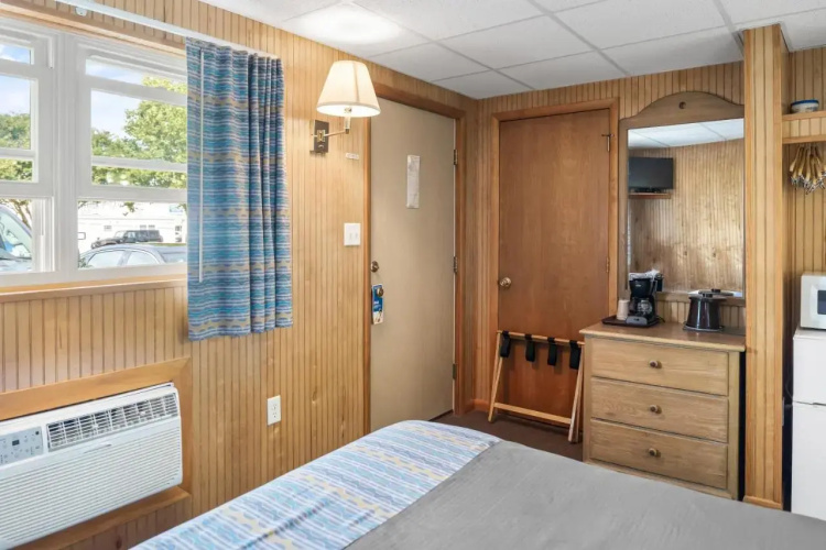 Lark Motel