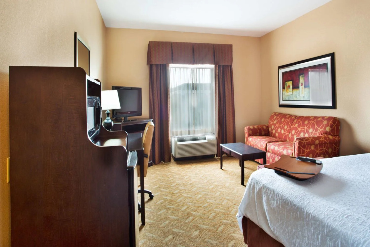 Hampton Inn & Suites Laurel, MS