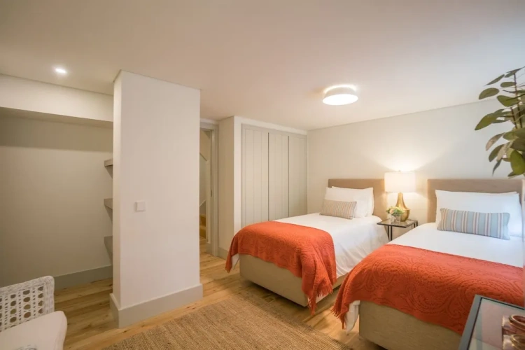 2 Bedrooms Apartment