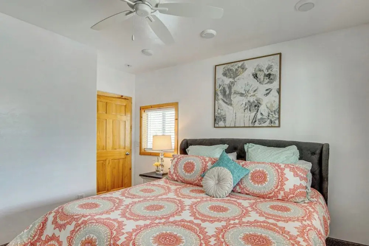 Family Home w/ Mountain Views in Circleville!