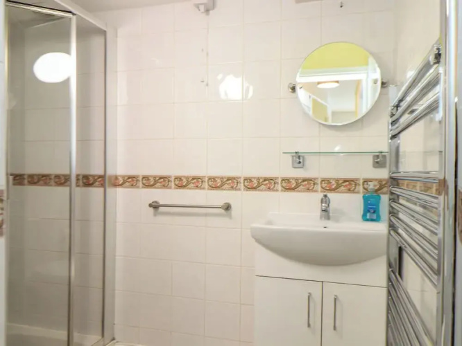 Flat 1 Niles Place