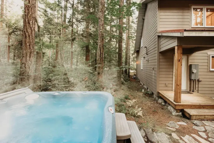 Mt Baker Lodging Cabin 40gs is a Classic NW Cabin