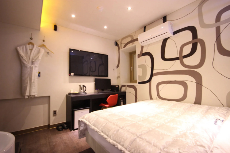 Seven Motel