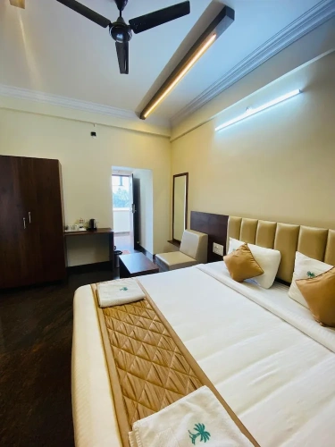 Standard Double room with city view