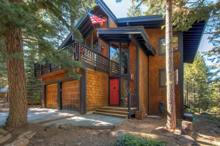 4 Bedrooms Cottage with balcony