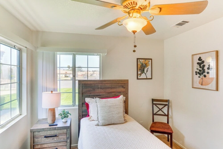 4 Bedrooms Cottage