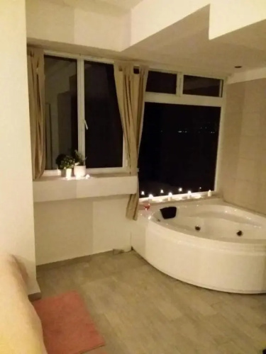 lakeview apartment