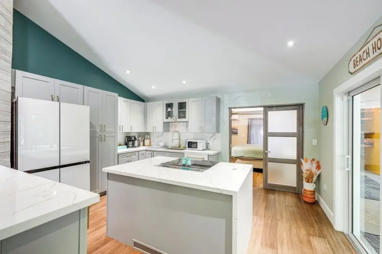 Walk to Harry Harris Beach: Modern Coastal Escape!