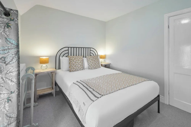 Host Stay Lop Hall