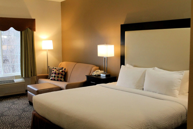 Best Western Plus Des Moines West Inn & Suites