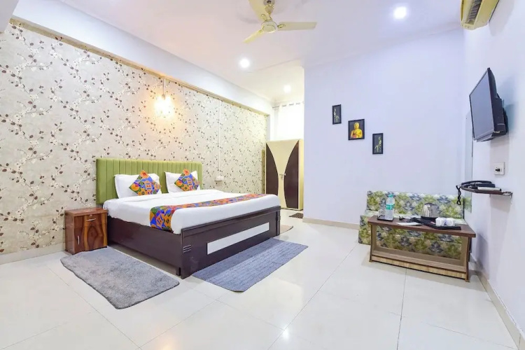 Fabhotel The Nine
