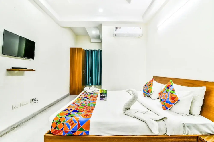 Fabhotel Merriment