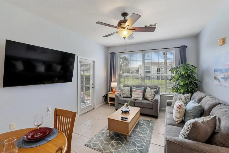 2302 Butterfly Palm way