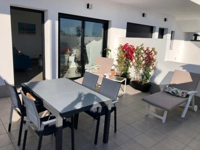 2 Bedrooms Apartment