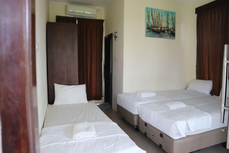 Standard Triple room