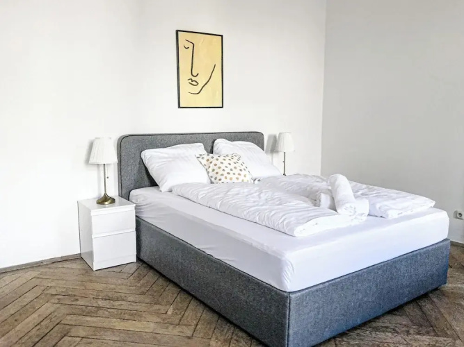 Fabulous 3BR Apt Near AKH For Groups