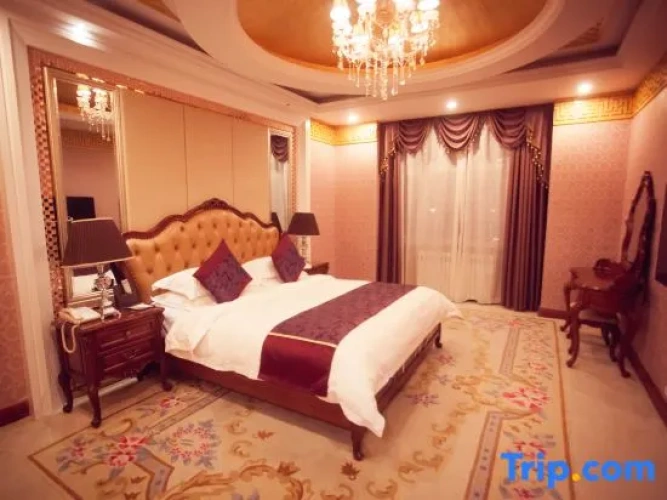 Deluxe Suite