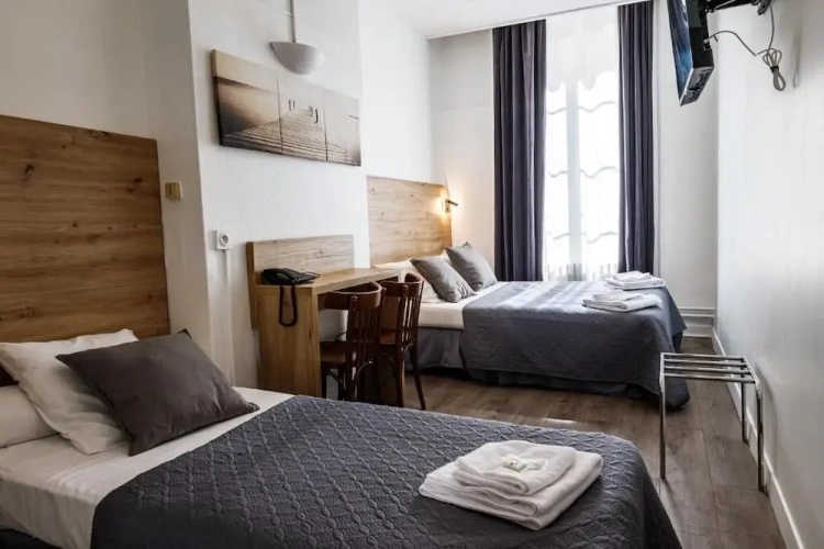 Standard Triple room