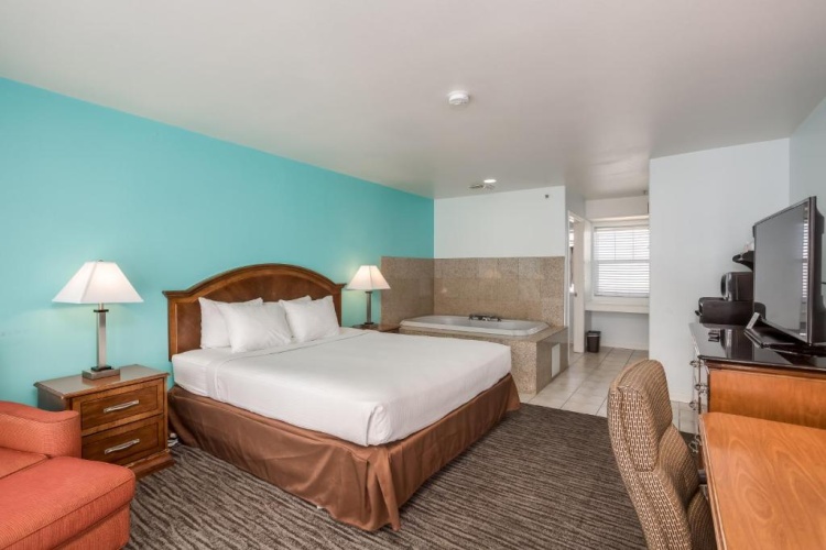 Standard room with partial view