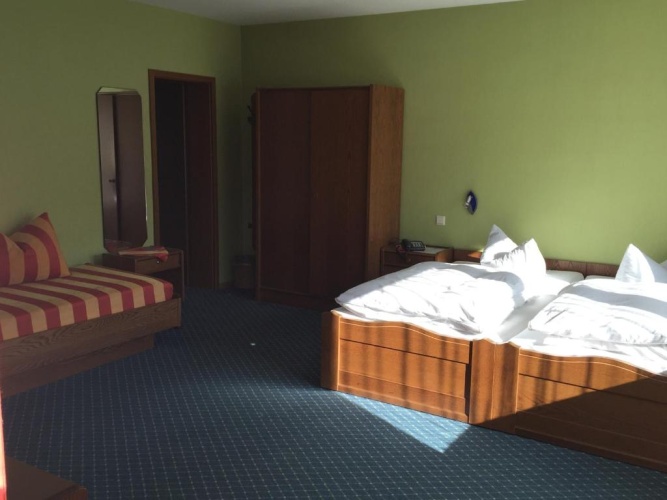 Standard Triple room