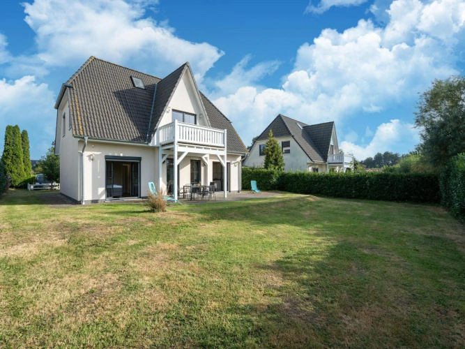 Holiday Flat in Bastorf With its own Garden
