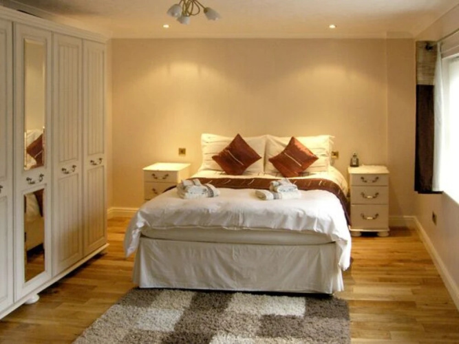 1 The Beeches