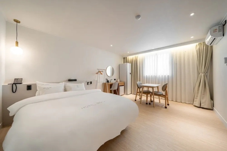 Grand room