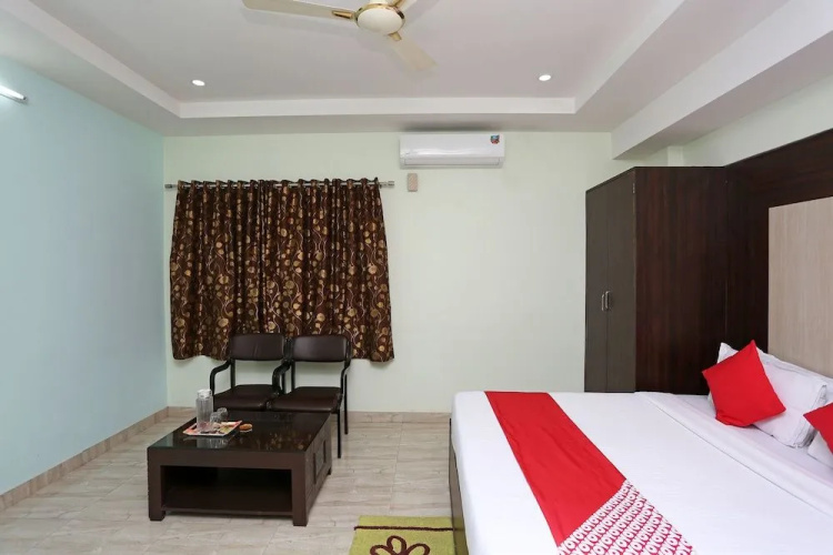 OYO 6661 Aurum Abode
