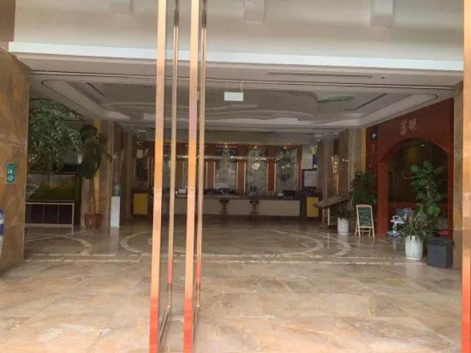 Nujiang Holiday Hotel