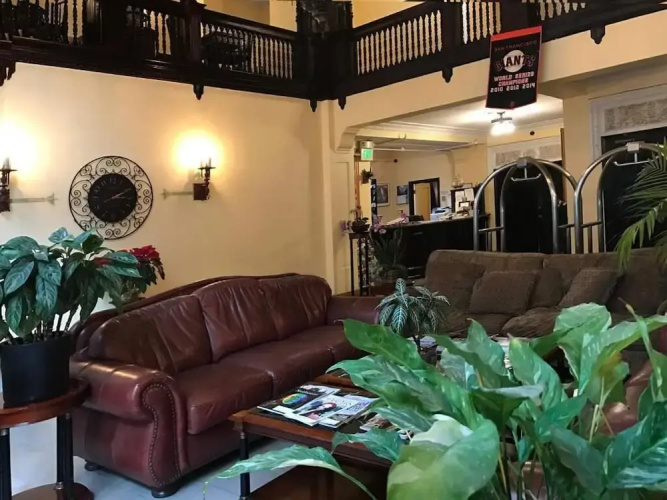 Mayflower Hotel