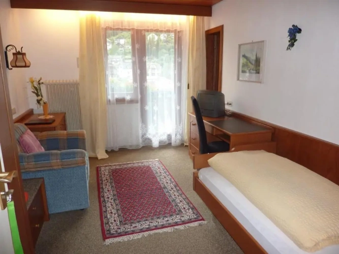 Standard Twin room with balcony