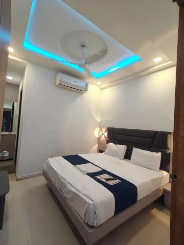 Deluxe Double room with city view