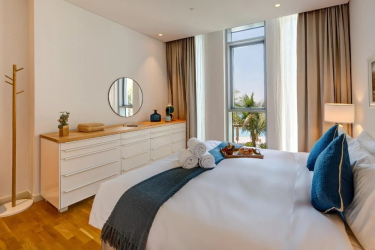 Urban Island Getaway on Bluewaters