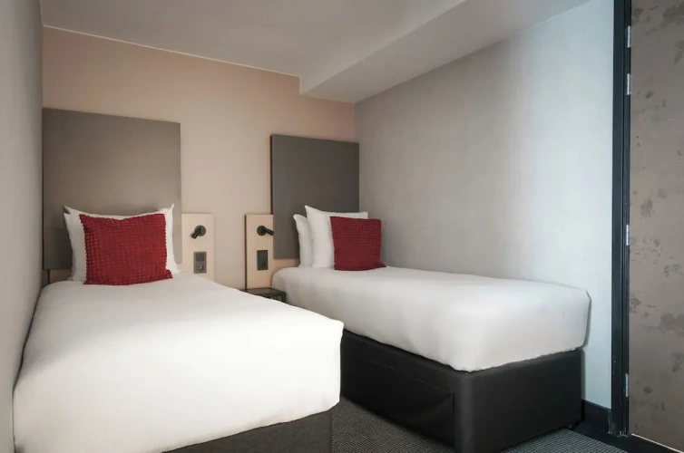 Twin Souterrain room